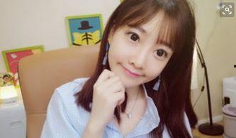 四名 女主播,魅力绽放，共绘直播新篇章”